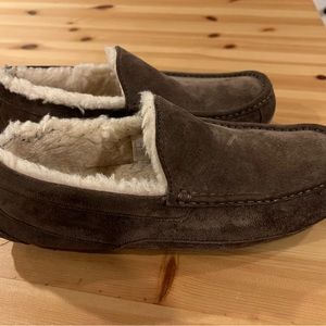 Ugg ascot slippers size 10
